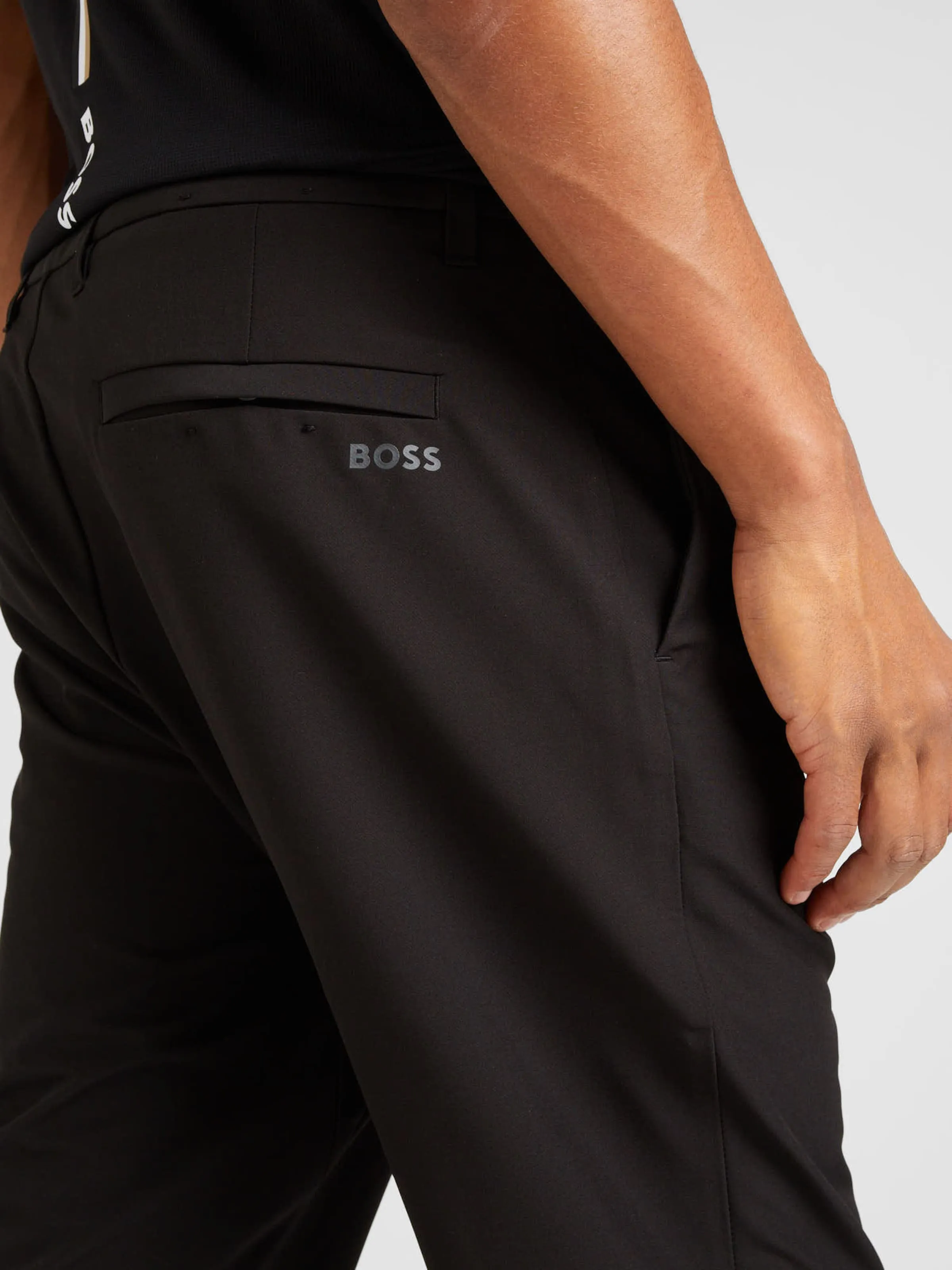 regular Pantalón chino 'Commuter' BOSS en Negro