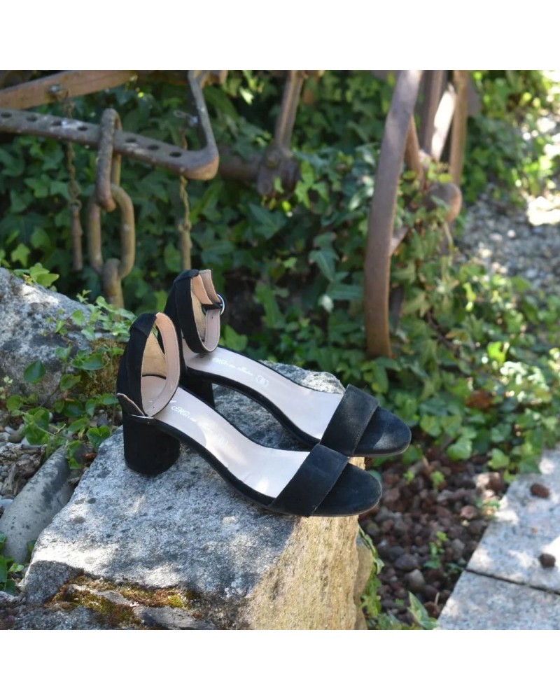 Sandalia de piel de tacón bajo 8616