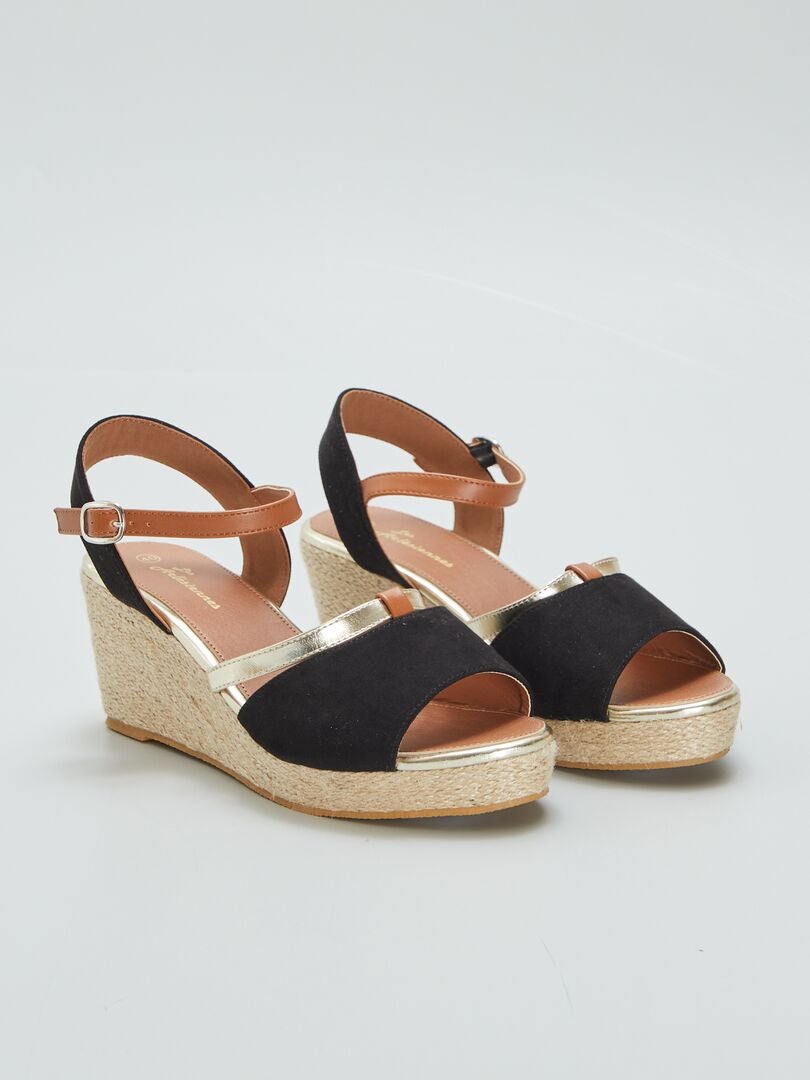 SANDALIAS CON CUñA  NEGRO