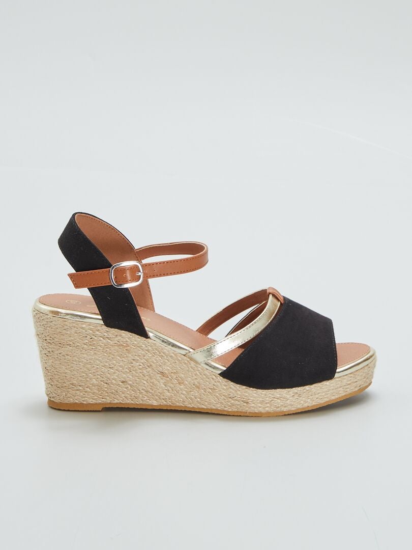 SANDALIAS CON CUñA  NEGRO