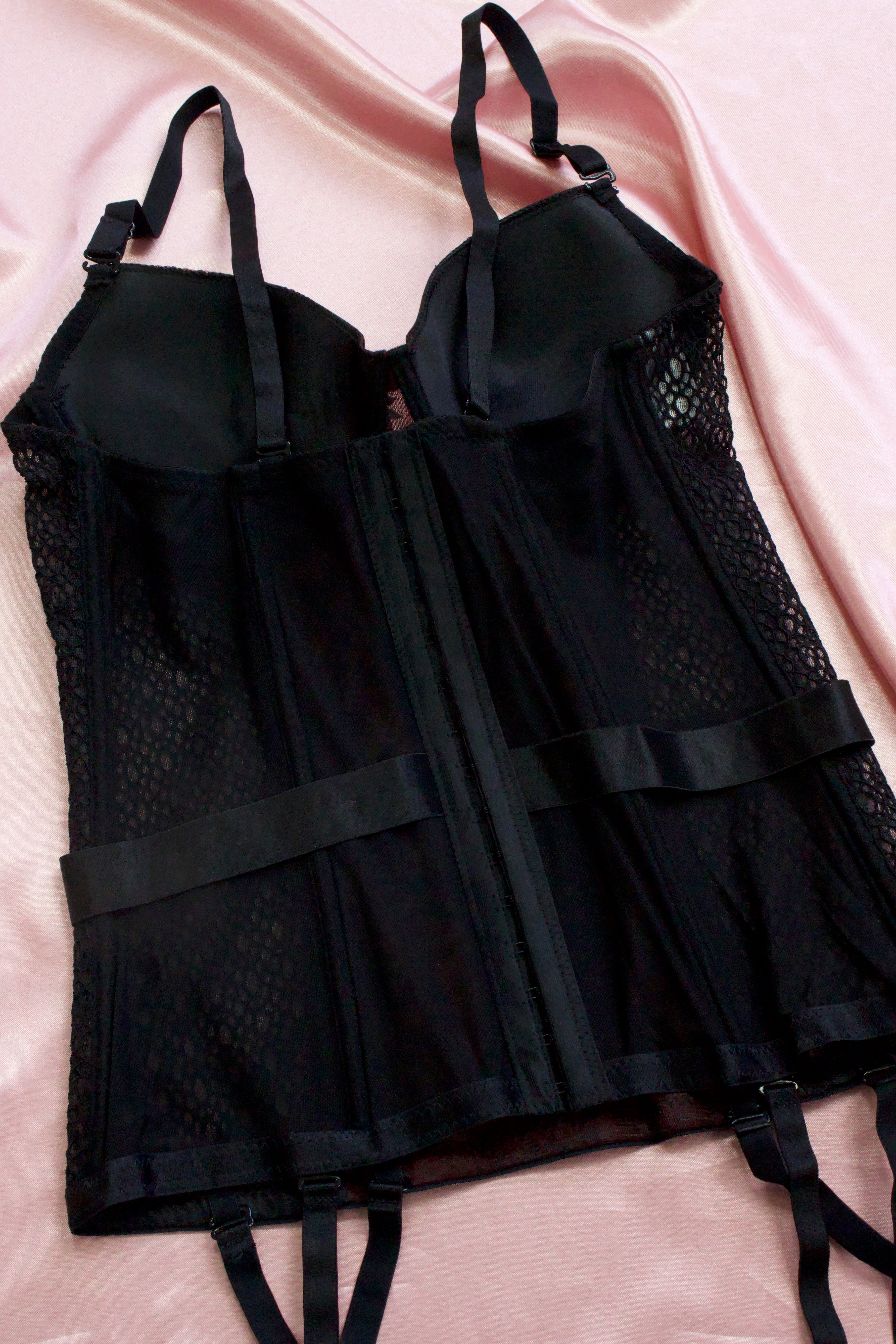 SET DE LENCERA CON CORSET DE ENCAJE Y MESH 8051