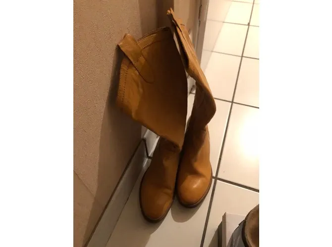 Strategia Botas Amarillo 