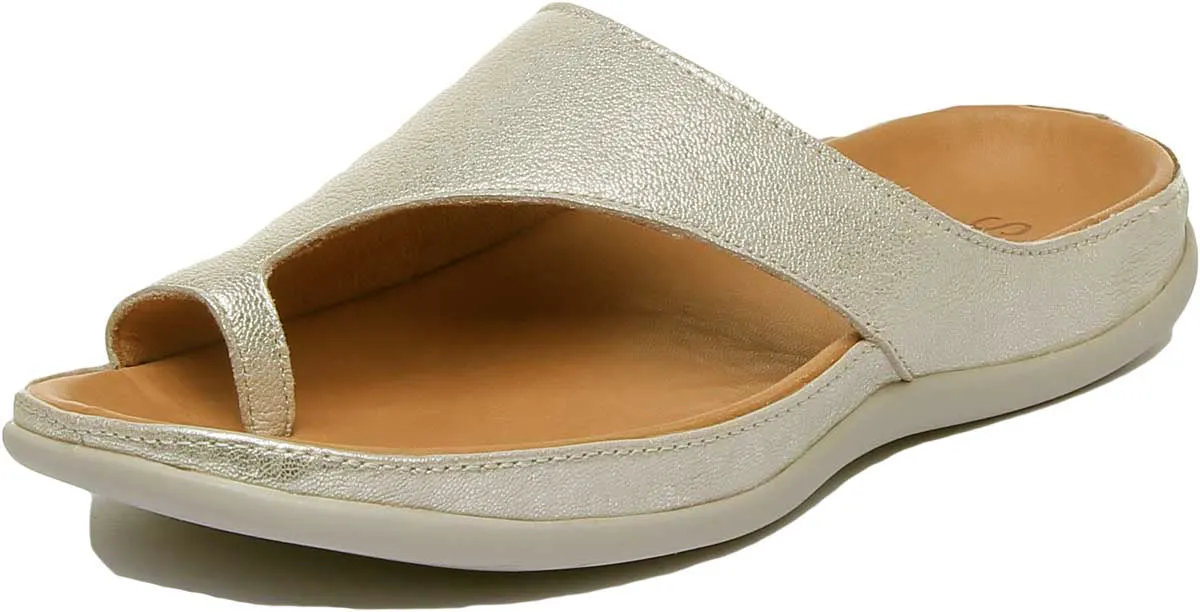 Strive Capri Sandalia de cuero con lazo en el dedo del pie para mujer en negro