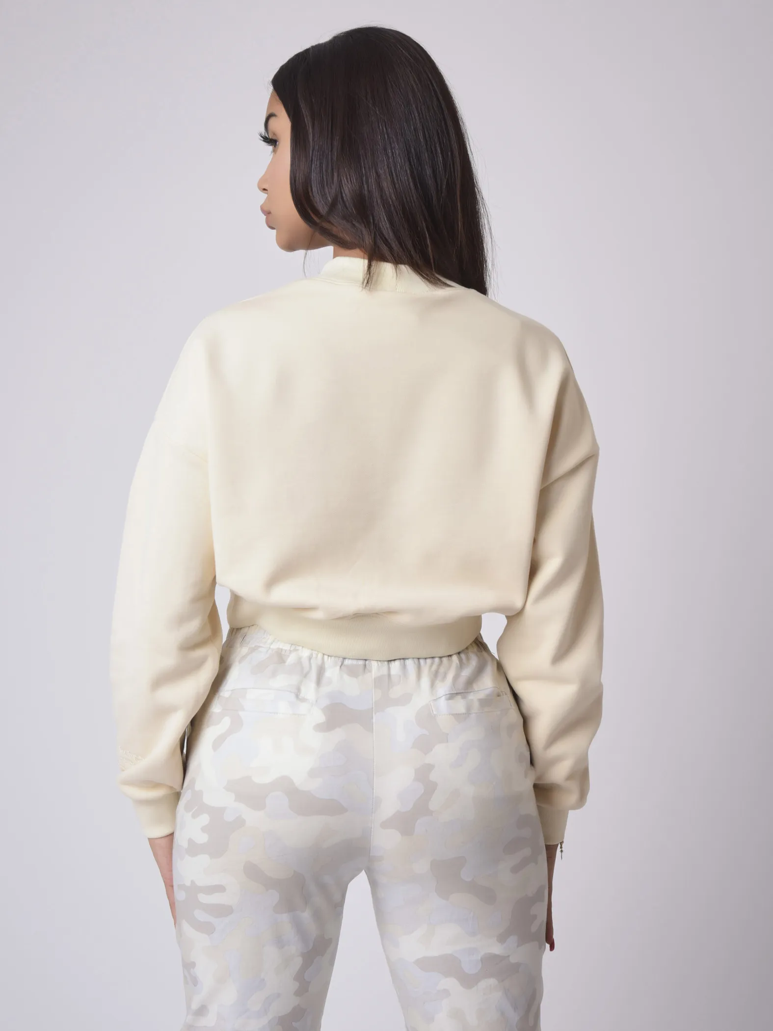 Sudadera corta básica con banda elástica