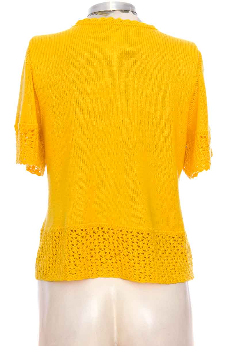 SWEATER COLOR AMARILLO  CLOSEANDO