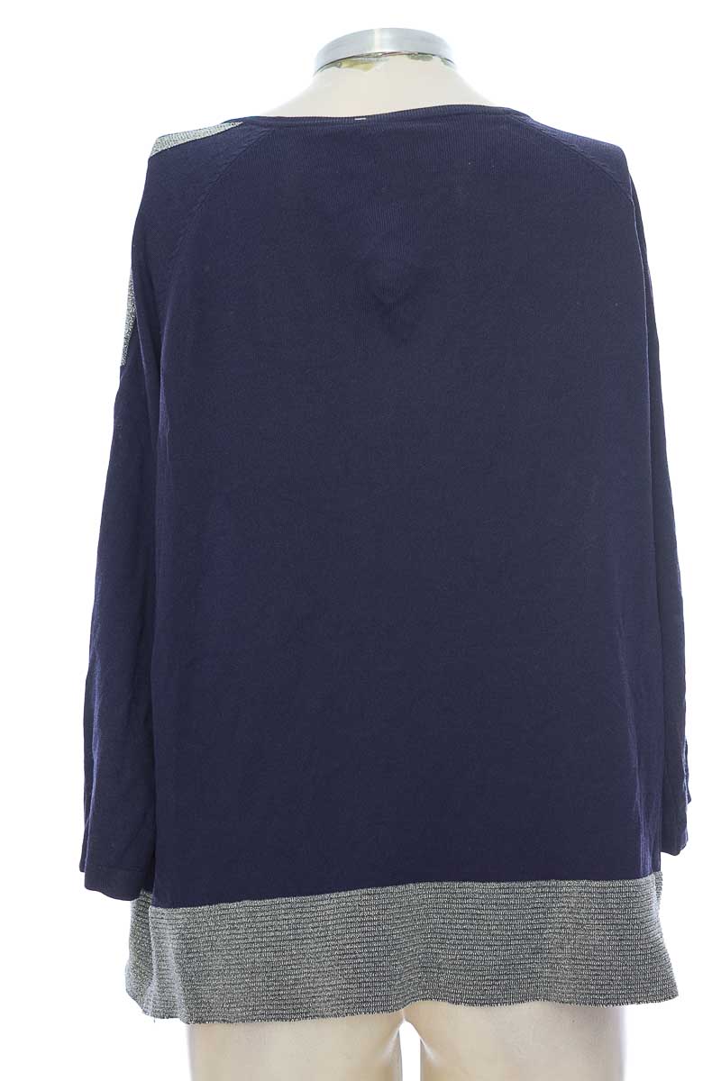 SWEATER COLOR AZUL  CLOSEANDO
