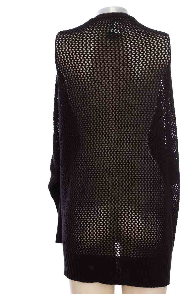 SWEATER COLOR NEGRO  GEF