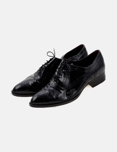 Uterqüe Zapato oxford negro acharolado
