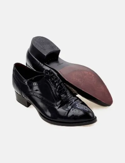 Uterqüe Zapato oxford negro acharolado