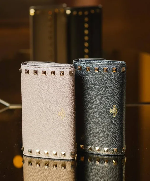 Valentino Rockstud beige leather wallet