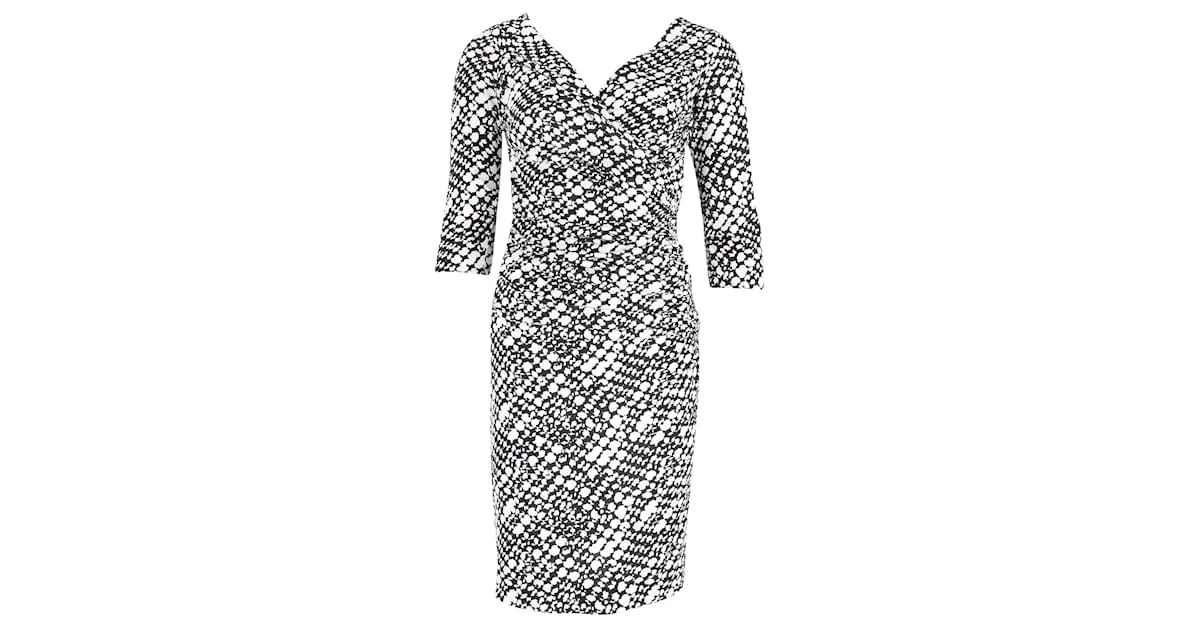 Vestido cruzado con estampado de Diane Von Furstenberg en seda negra 