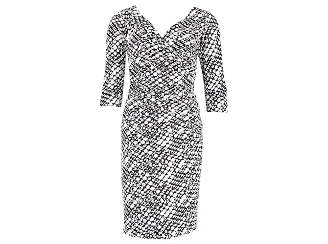 Vestido cruzado con estampado de Diane Von Furstenberg en seda negra 