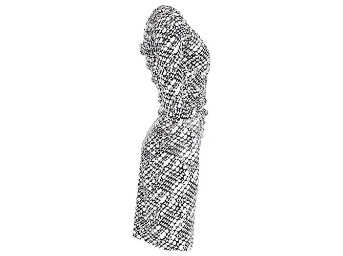 Vestido cruzado con estampado de Diane Von Furstenberg en seda negra 