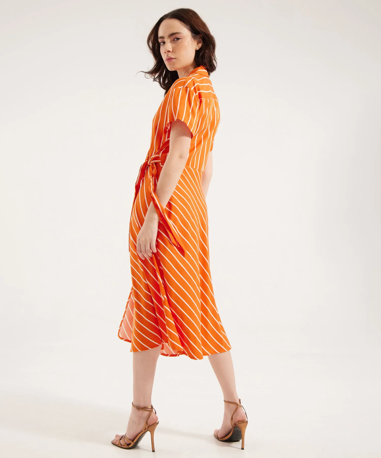 VESTIDO LARGO CON ESTAMPADO DE RAYAS