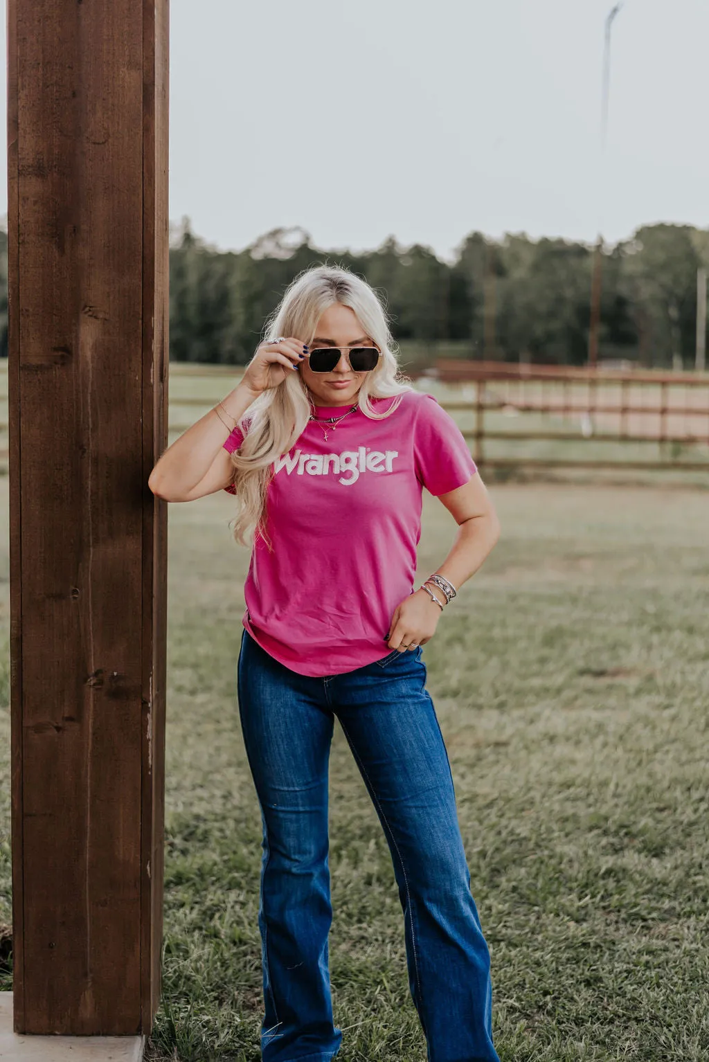 WOMEN'S WRANGLER VERY BERRY LOGO TEE