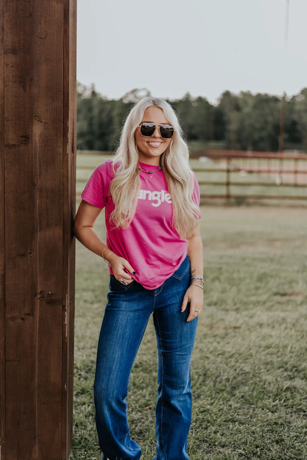 WOMEN'S WRANGLER VERY BERRY LOGO TEE