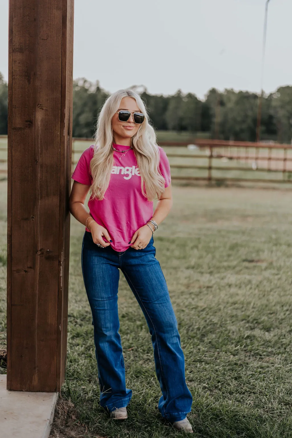 WOMEN'S WRANGLER VERY BERRY LOGO TEE
