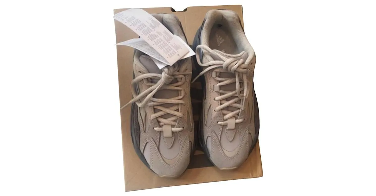 Yeezy 700 V2 Beige 