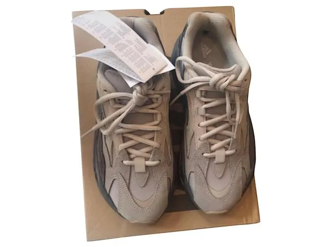 Yeezy 700 V2 Beige 