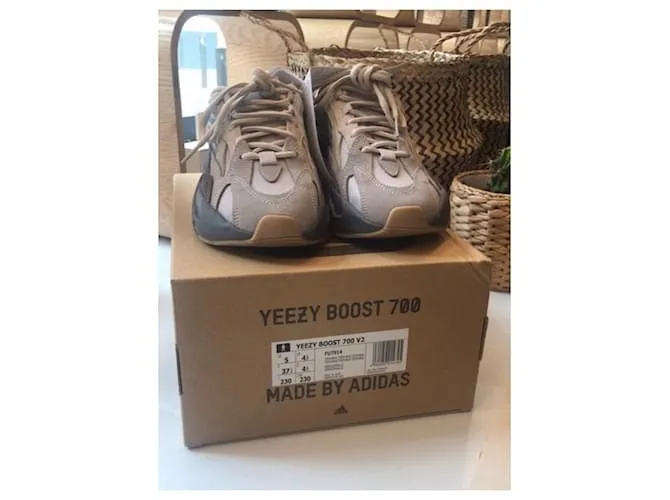 Yeezy 700 V2 Beige 