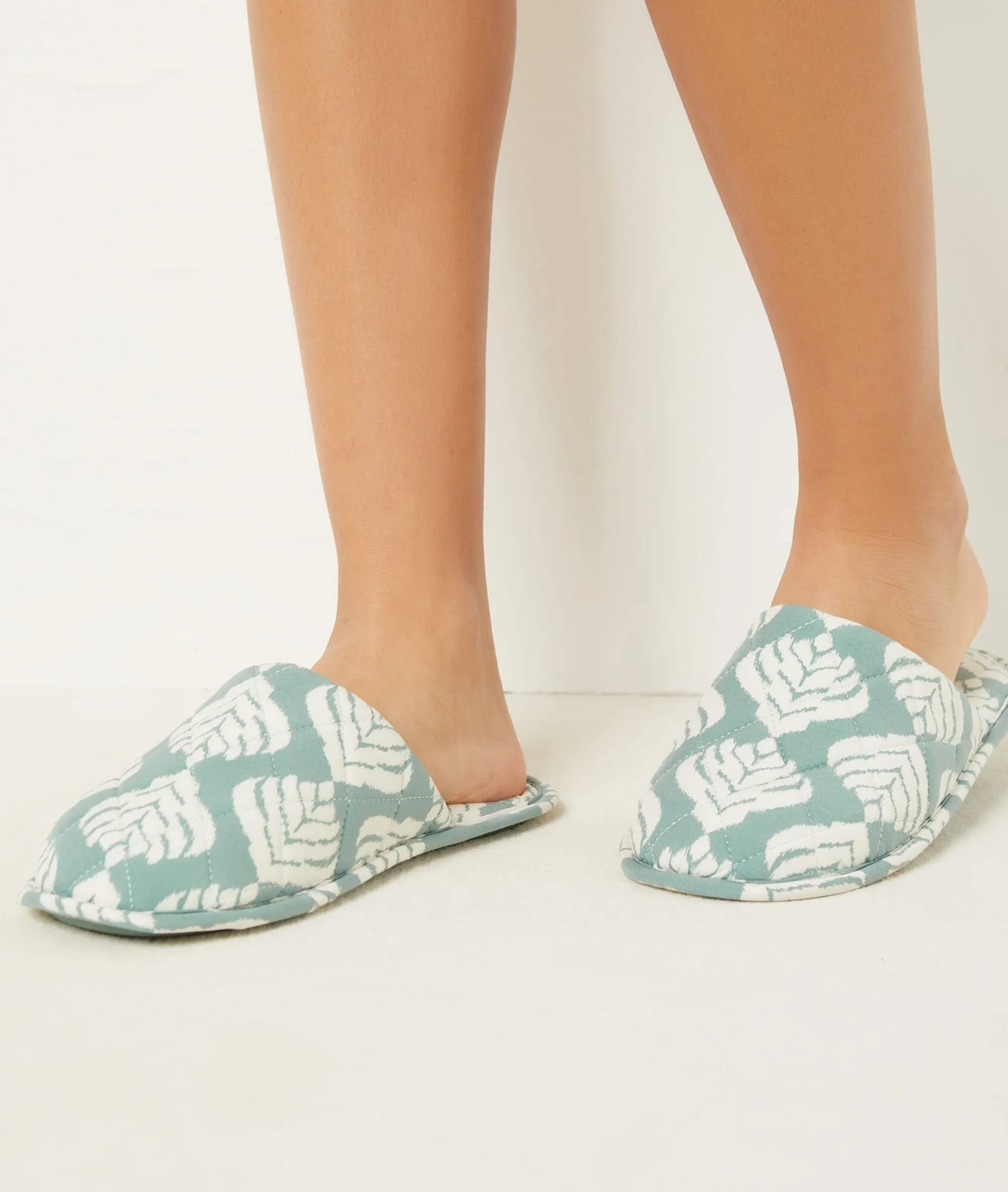 ZAPATILLAS DESTALONADAS LAUV VERT NIL  ETAM