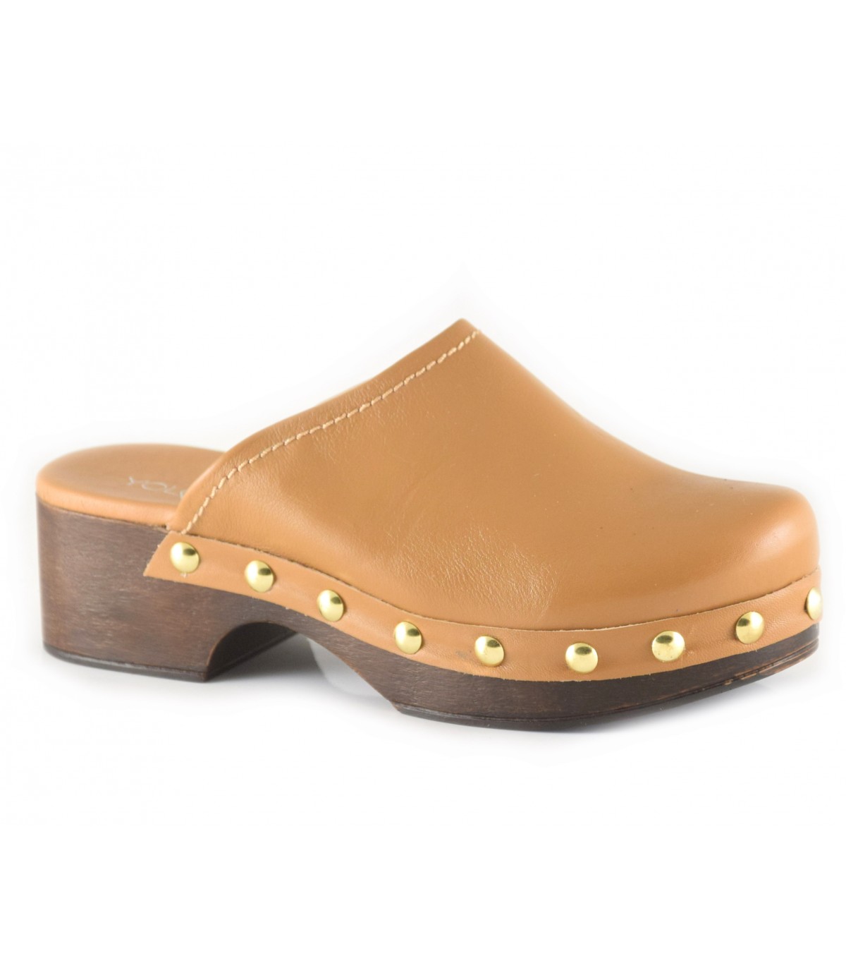 Zueco de color camel en piel natural