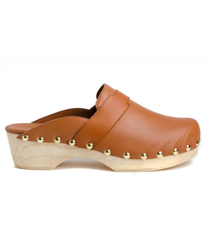 Zueco de piel para mujer con tachas
