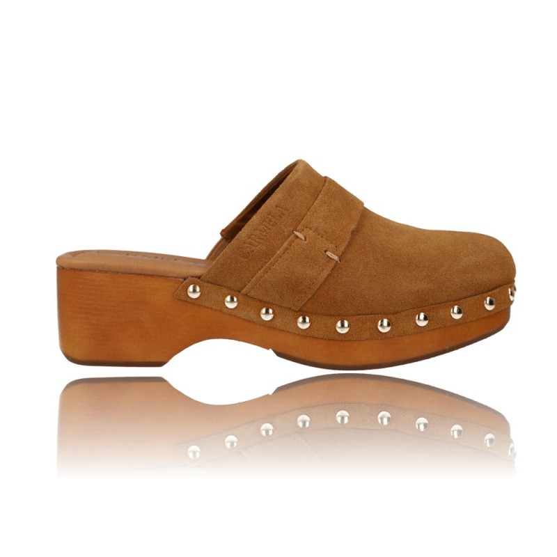 ZUECOS PARA MUJER DE CARMELA 160452  TACóN Y TACHAS METáLICAS