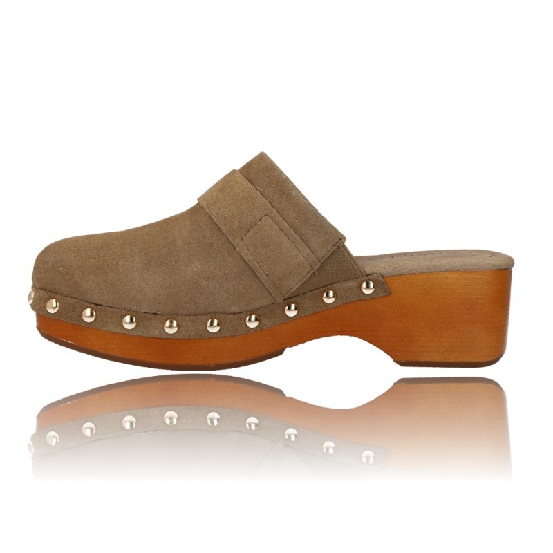 ZUECOS PARA MUJER DE CARMELA 160452  TACóN Y TACHAS METáLICAS