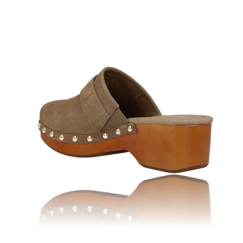 ZUECOS PARA MUJER DE CARMELA 160452  TACóN Y TACHAS METáLICAS