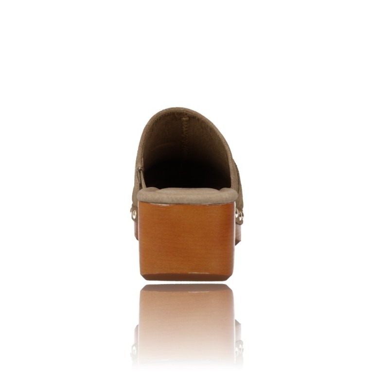 ZUECOS PARA MUJER DE CARMELA 160452  TACóN Y TACHAS METáLICAS