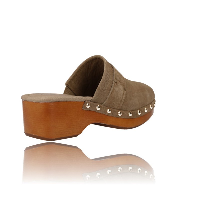 ZUECOS PARA MUJER DE CARMELA 160452  TACóN Y TACHAS METáLICAS