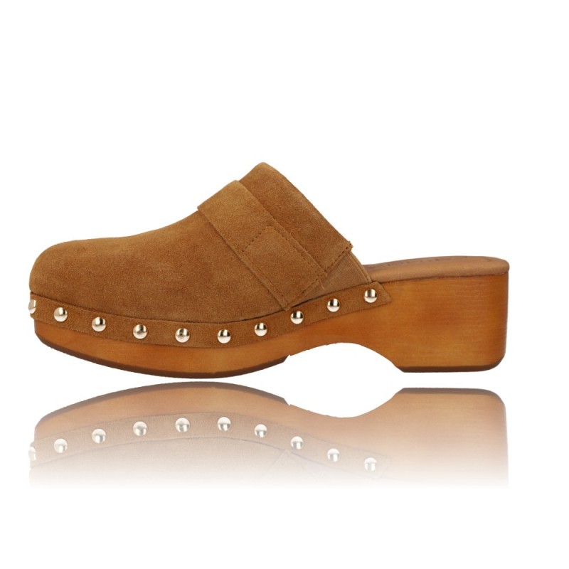 ZUECOS PARA MUJER DE CARMELA 160452  TACóN Y TACHAS METáLICAS