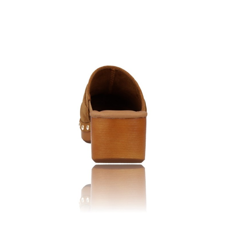 ZUECOS PARA MUJER DE CARMELA 160452  TACóN Y TACHAS METáLICAS