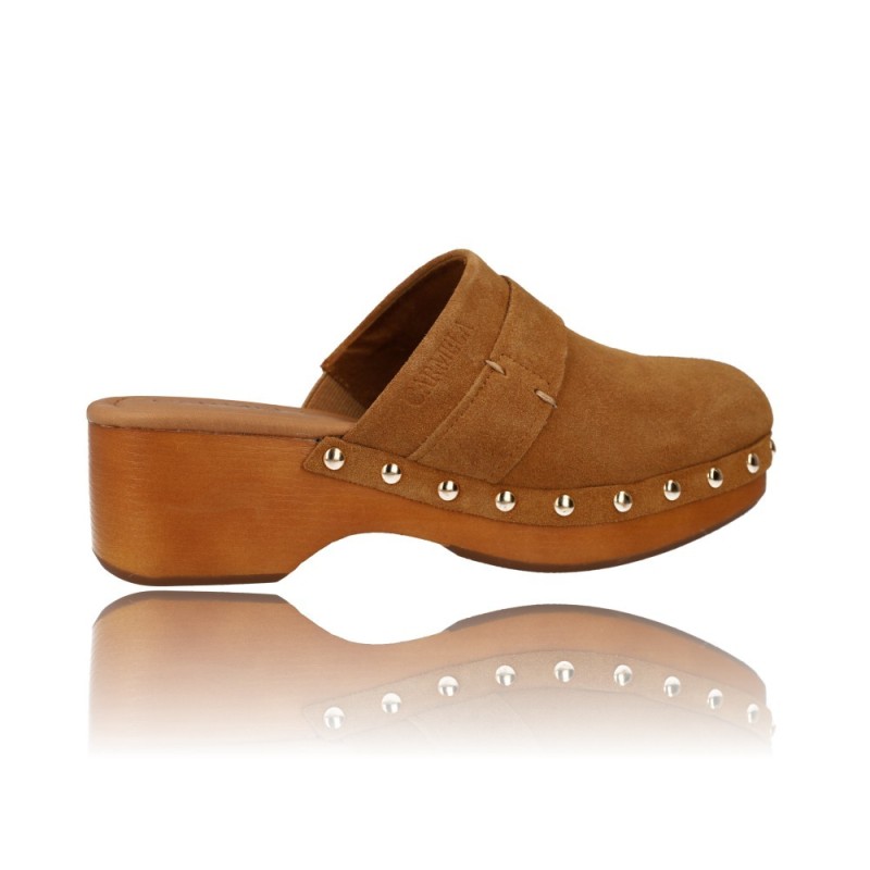ZUECOS PARA MUJER DE CARMELA 160452  TACóN Y TACHAS METáLICAS